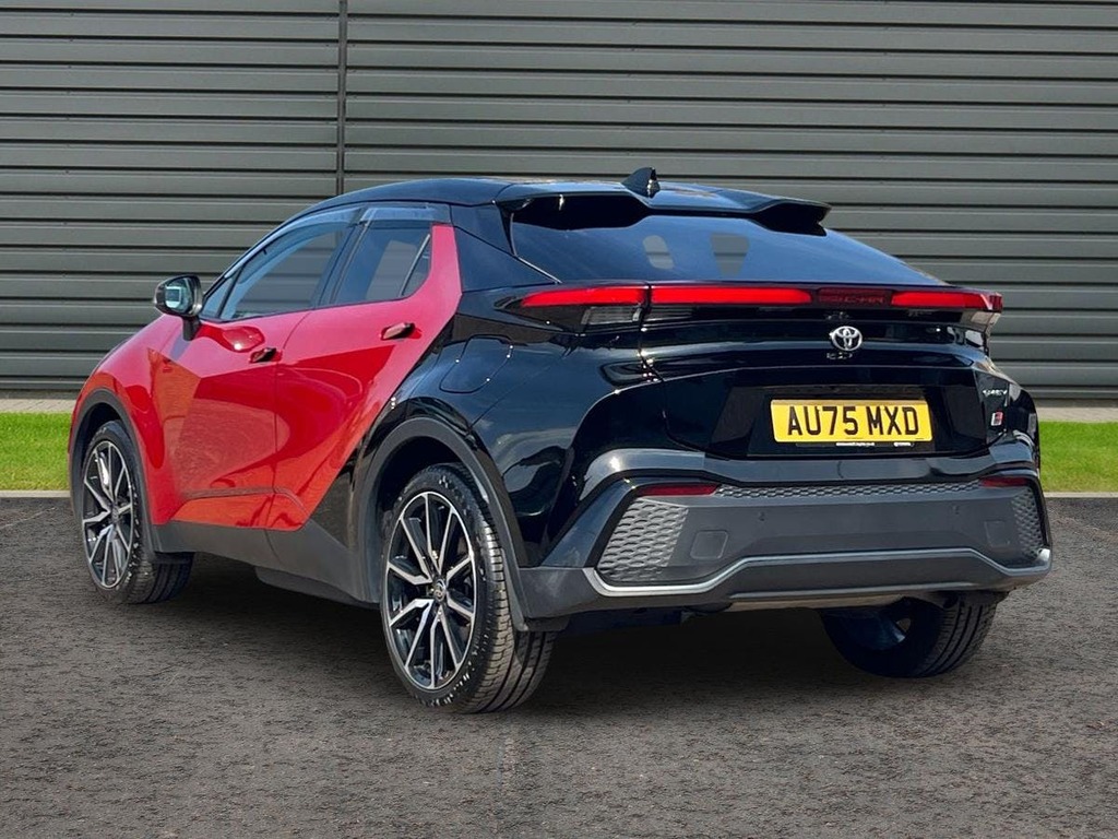 Toyota C-Hr 2.0 Vvt 13.6Kwh Gr Sport Suv Plug In Hy Black #5