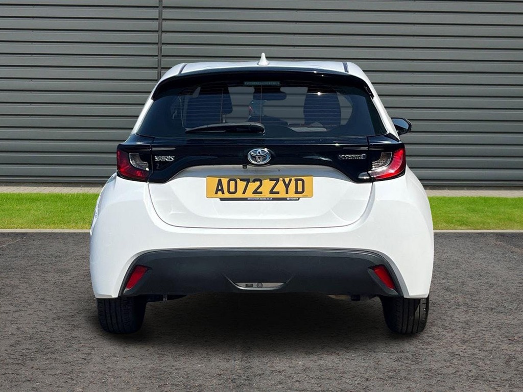 Toyota Yaris 1.5 Vvt-h Icon Hatchback Hybrid E Cvt White #4