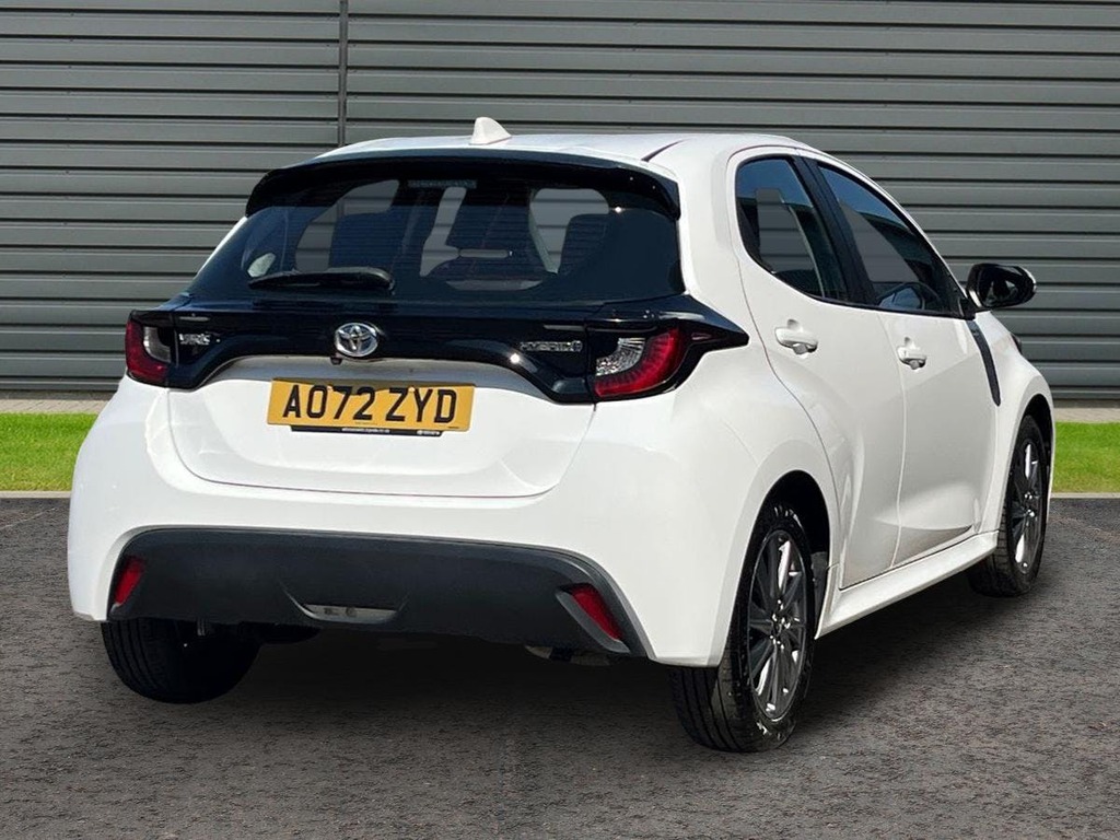 Toyota Yaris 1.5 Vvt-h Icon Hatchback Hybrid E Cvt White #3