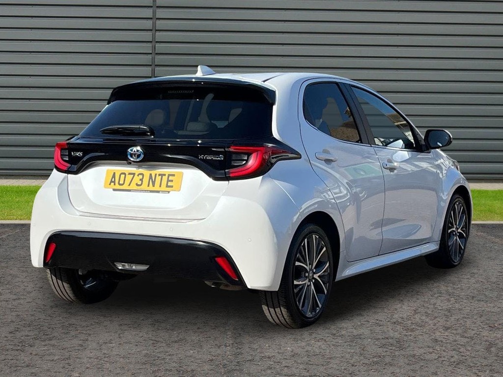 Toyota Yaris 1.5 Vvt-h Excel Hatchback Hybrid E Cvt AO73NTE White #3