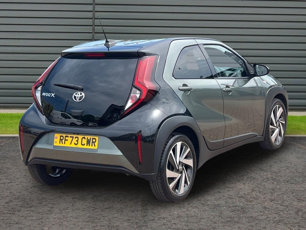 Toyota Aygo X 1.0 Vvt I Edge Hatchback RF73CWR Green #3