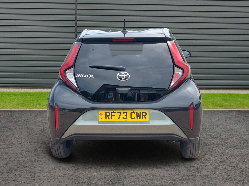 Toyota Aygo X 1.0 Vvt I Edge Hatchback RF73CWR Green #4