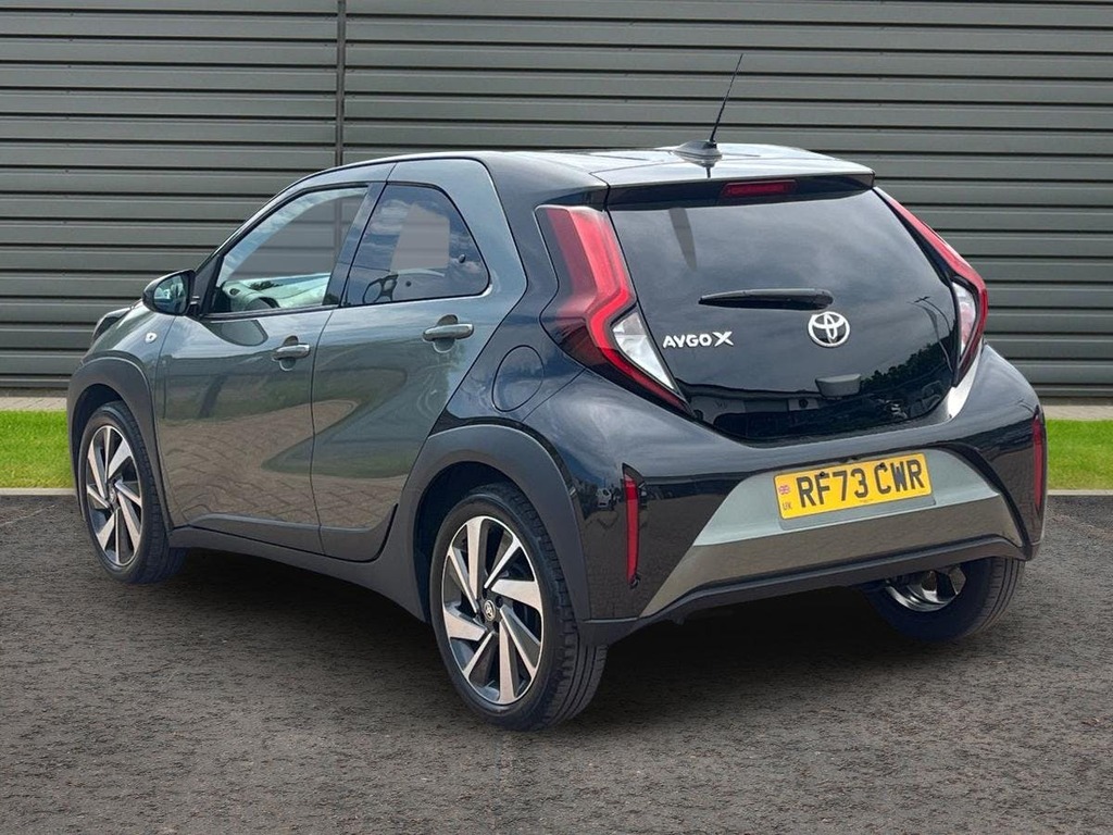 Toyota Aygo X 1.0 Vvt I Edge Hatchback RF73CWR Green #5