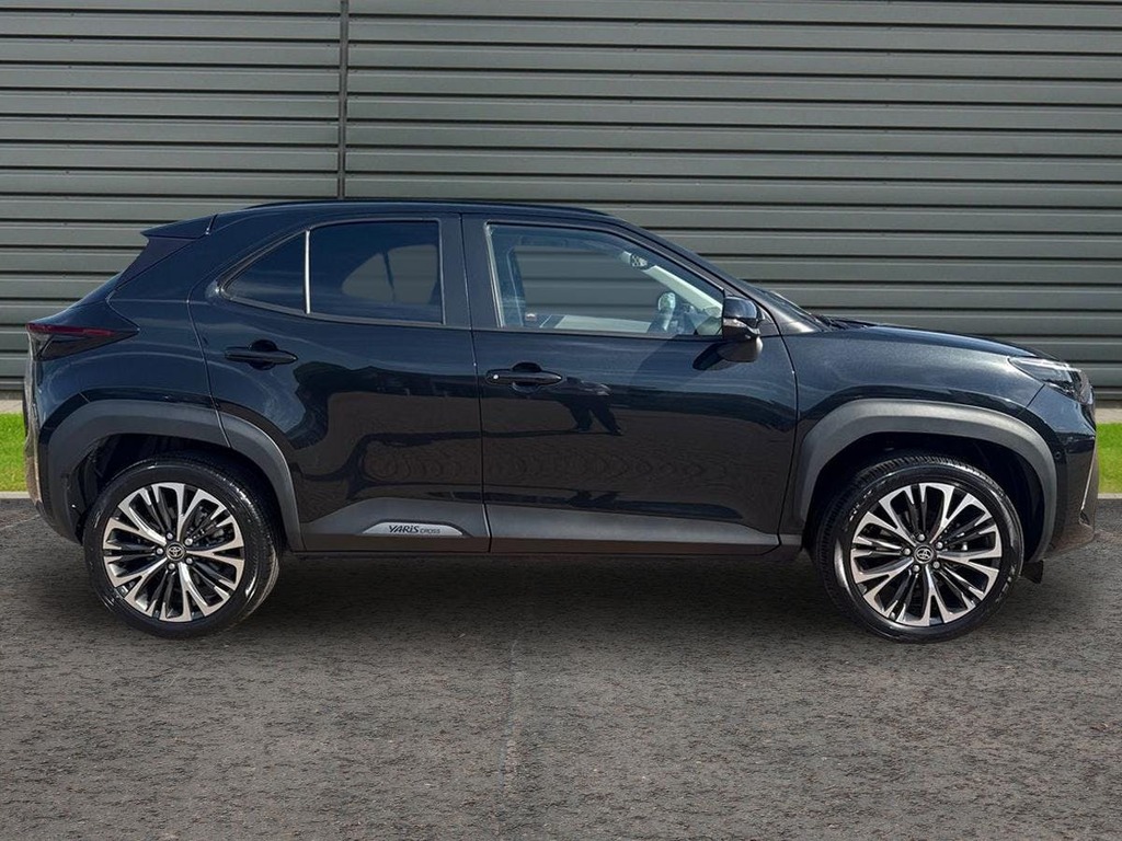 Toyota Yaris Cross 1.5 Vvt-h Excel Suv Hybrid E Cvt Black #2