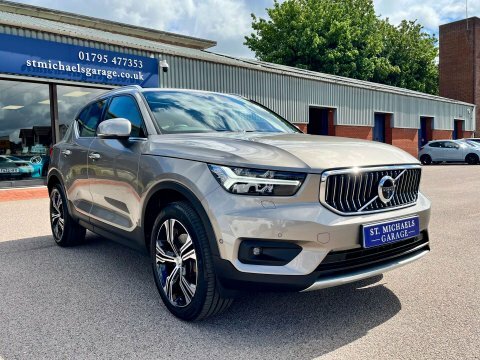 Volvo XC40 1.5 T5 Recharge Phev R Design Pro Red #70