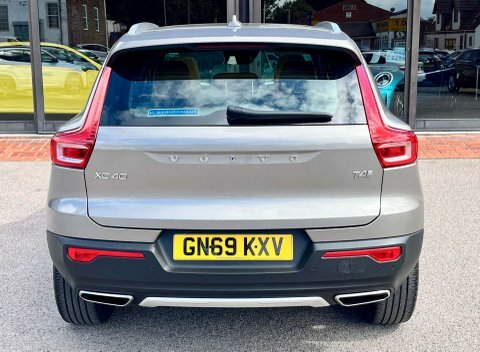Volvo XC40 1.5 T5 Recharge Phev R Design Pro Red #6