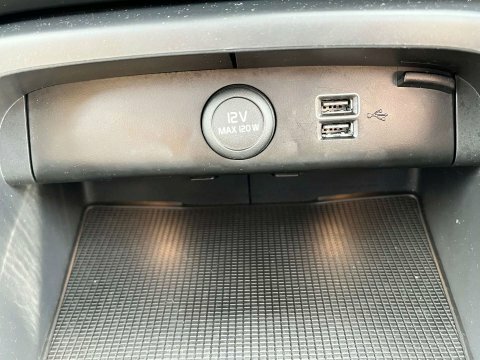 Volvo XC40 1.5 T5 Recharge Phev R Design Pro Red #46