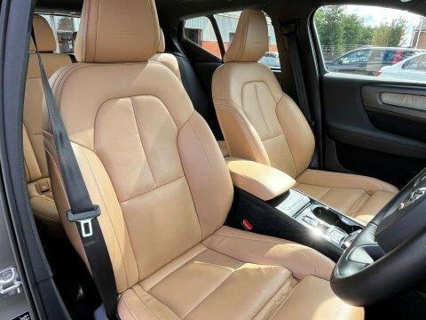 Volvo XC40 1.5 T5 Recharge Phev R Design Pro Red #57