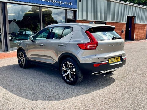 Volvo XC40 1.5 T5 Recharge Phev R Design Pro Red #9