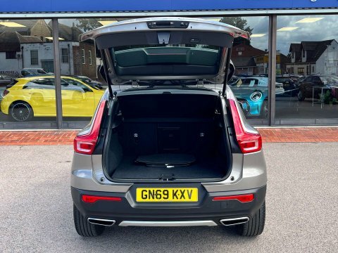 Volvo XC40 1.5 T5 Recharge Phev R Design Pro Red #63