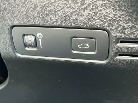 Volvo XC40 1.5 T5 Recharge Phev R Design Pro Red #55
