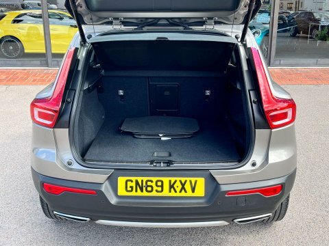 Volvo XC40 1.5 T5 Recharge Phev R Design Pro Red #64