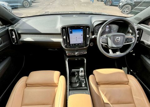 Volvo XC40 1.5 T5 Recharge Phev R Design Pro Red #2