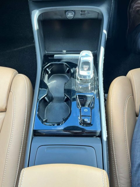 Volvo XC40 1.5 T5 Recharge Phev R Design Pro Red #49