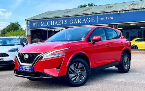 Nissan Qashqai Suv BT72NHF Red