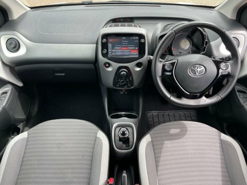 Toyota Aygo Vvt-i X-play X-shift White