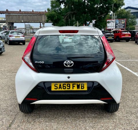Toyota Aygo Vvt-i X-play X-shift SA69FWB White #5