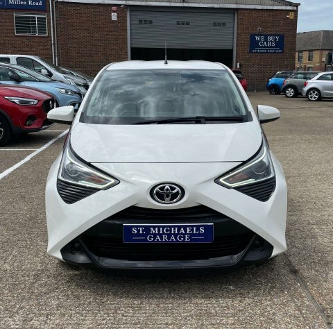 Toyota Aygo Vvt-i X-play X-shift SA69FWB White #4
