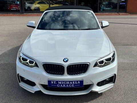 BMW 2 Series Convertible YK68YHW White #5