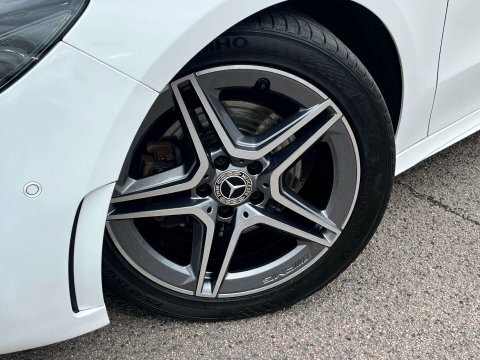Mercedes-Benz B Class Mpv White #3