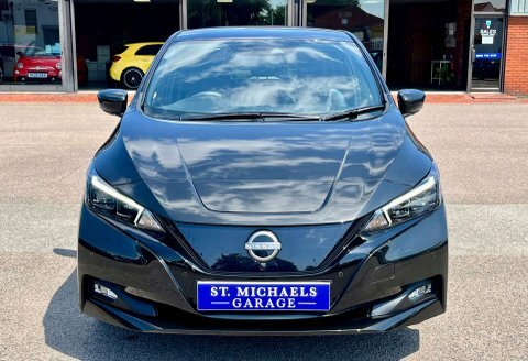 Nissan Leaf Hatchback Black #5