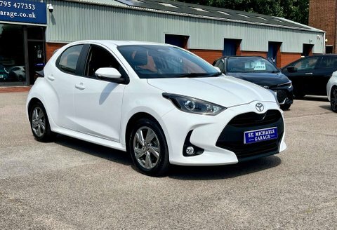 Toyota Yaris Automatic GD75CSO White #4