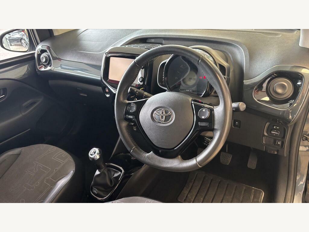 Toyota Aygo Hatchback 1.0 White #9