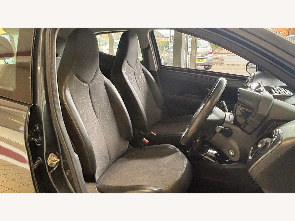Toyota Aygo Hatchback 1.0 White #10