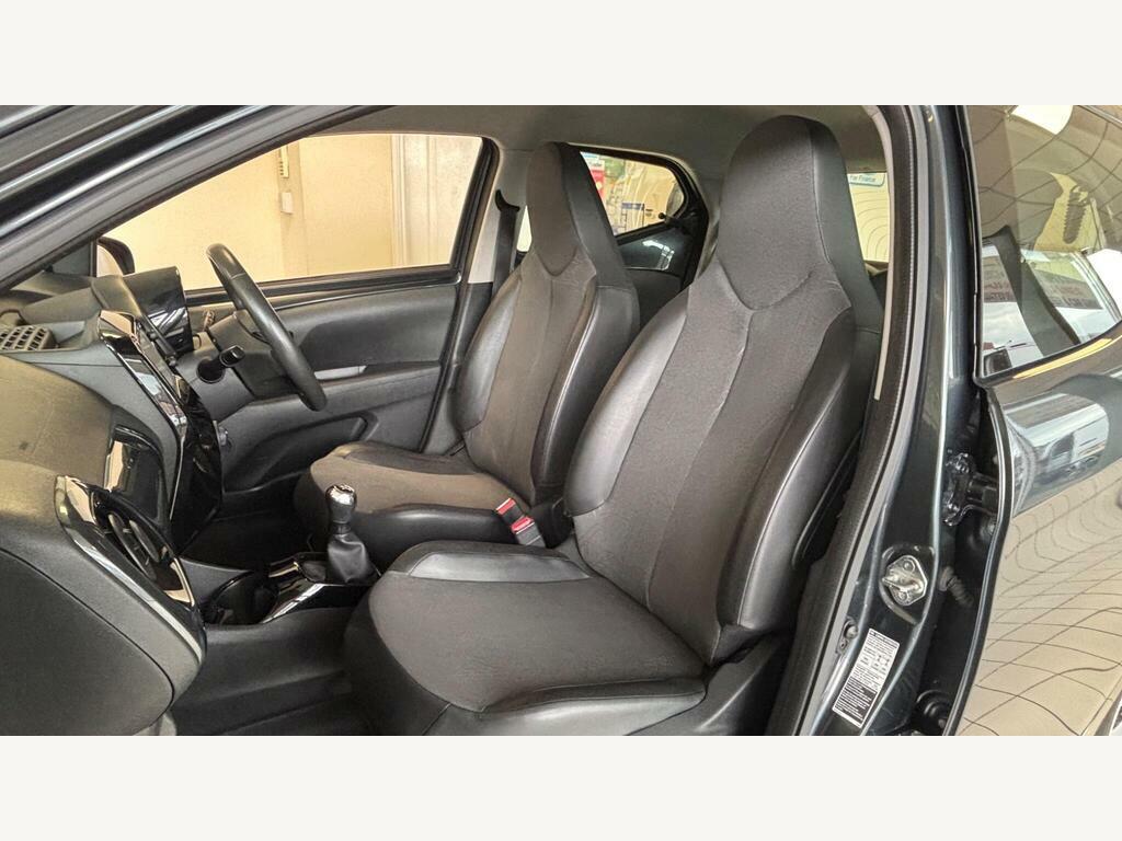 Toyota Aygo Hatchback 1.0 White #18