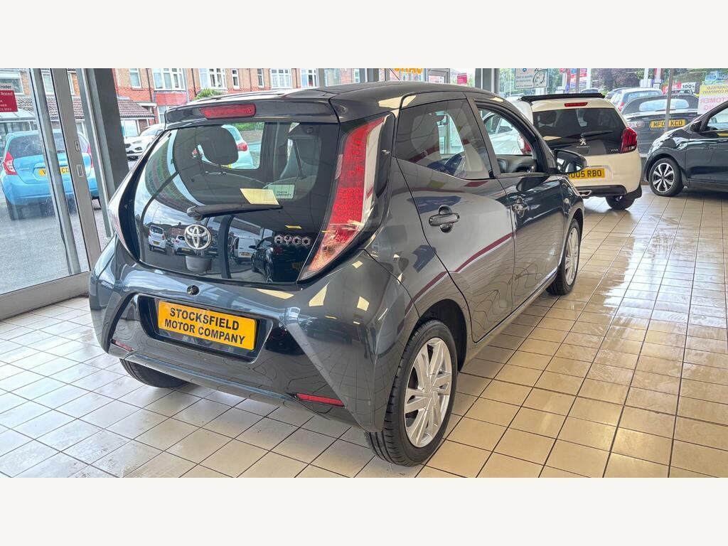 Toyota Aygo Hatchback 1.0 White #7