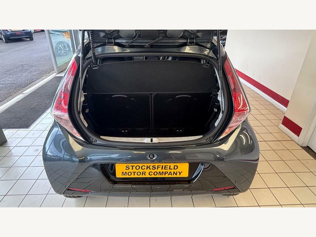 Toyota Aygo Hatchback 1.0 White #20