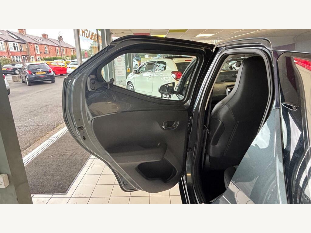 Toyota Aygo Hatchback 1.0 White #15
