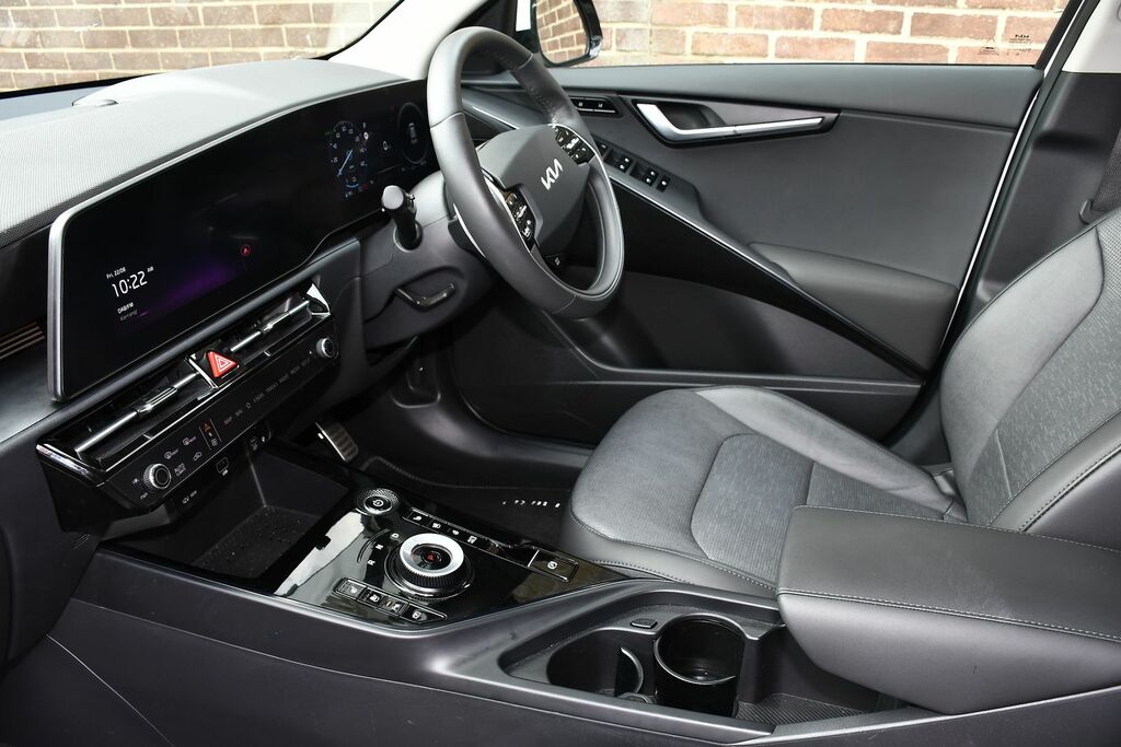 Kia e-Niro 64.8Kwh 4 Suv 201 Bhp NX25RYD White #4