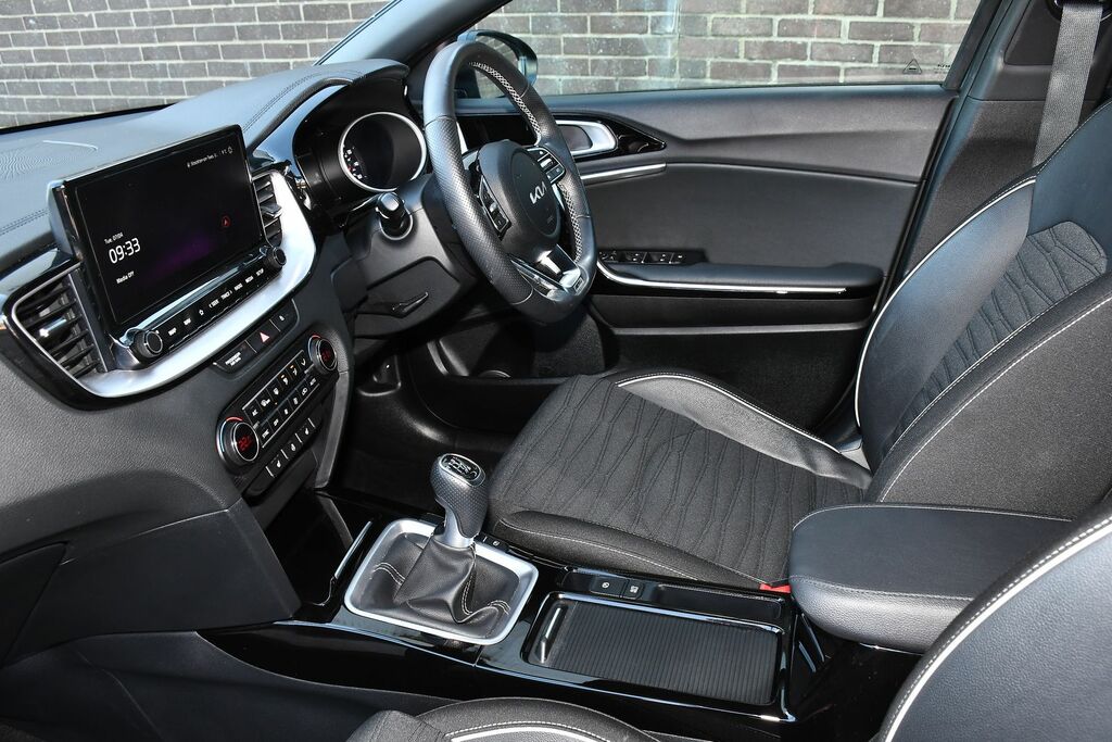 Kia Proceed 1.5 T-gdi Gt-line Shooting Brake BC73UZS Black #4