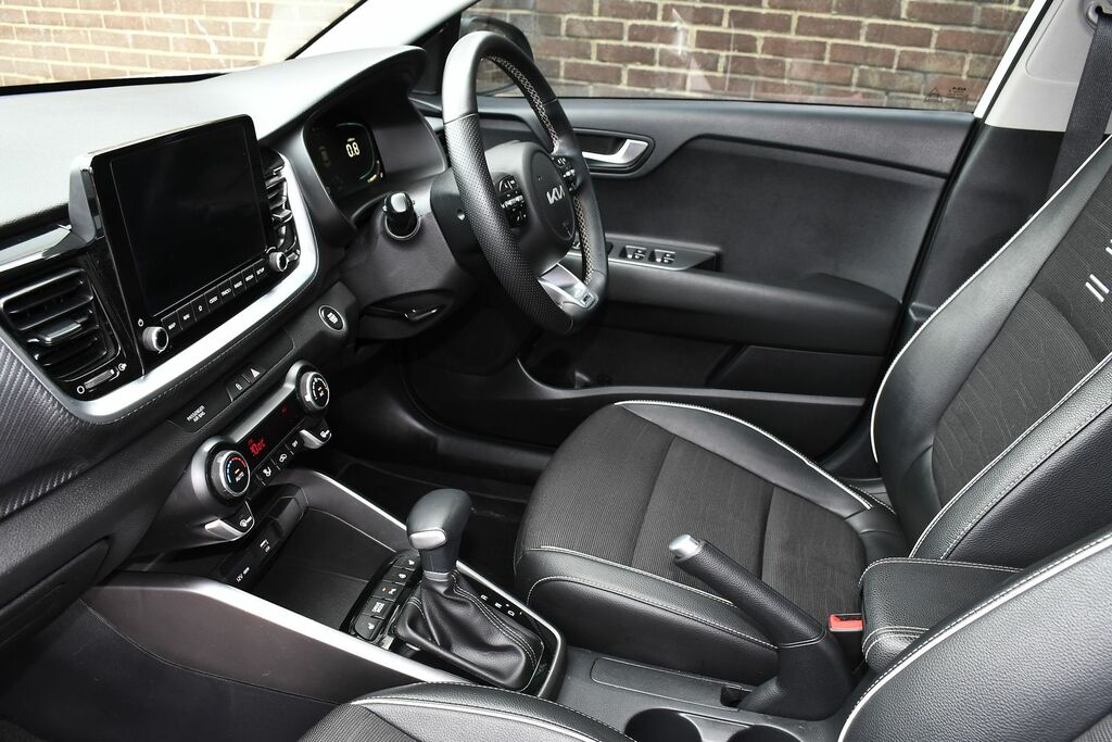 Kia Stonic 1.0 T-gdi Mhev Gt-line S Suv Hybrid Dct BW74KWN White #4