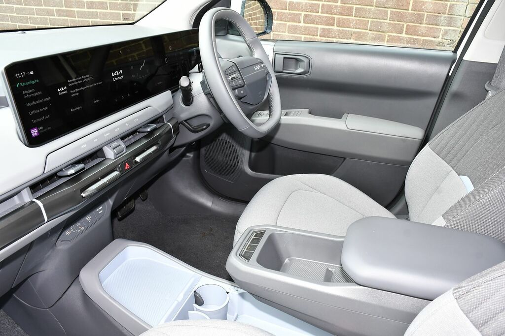 Kia EV3 81.4Kwh Air Suv 201 Bhp White #4
