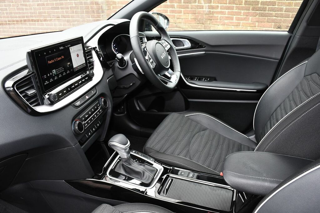 Kia Xceed 1.0 T-gdi Mhev Gt-line Suv Hybrid Dct E Black #4