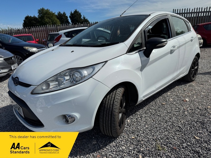 Ford Fiesta 5dr Hatchback CE10FHT White #2