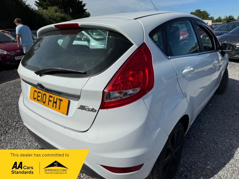 Ford Fiesta 5dr Hatchback CE10FHT White #4