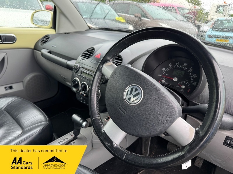 Volkswagen Beetle 8V Yellow #6