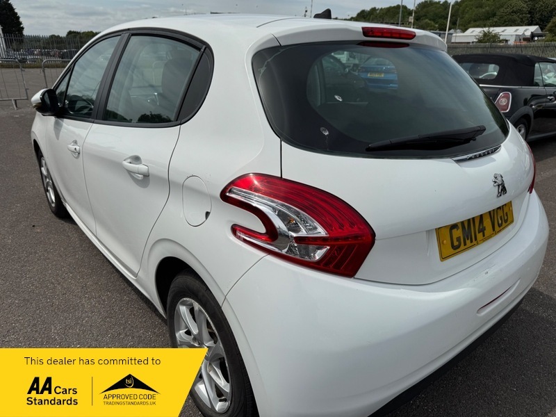 Peugeot 208 Active White #4