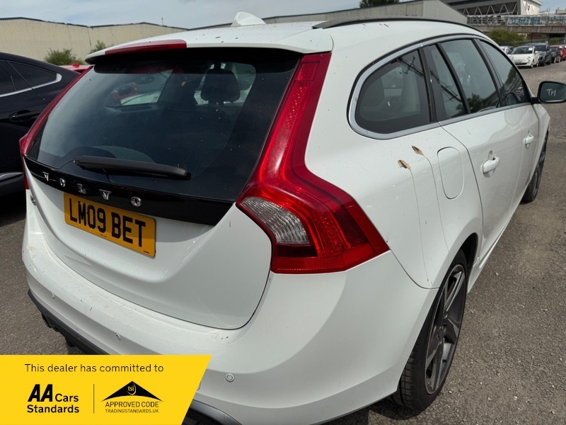 Volvo V60 D2 R-design White #4