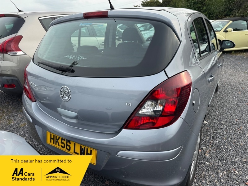 Vauxhall Corsa 1.2 Design 16V 80 Bhp Gold #3