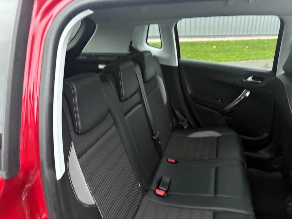 Peugeot 2008 1.2 Puretech Allure Premium Euro 6 WJ18NRU Red #3