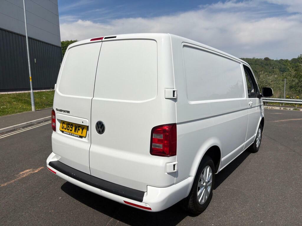 Volkswagen Transporter Mpv White #21