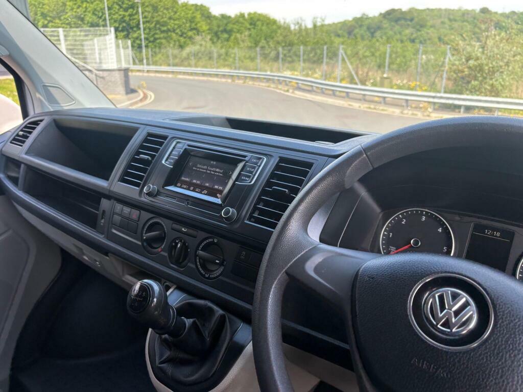Volkswagen Transporter Mpv White #32