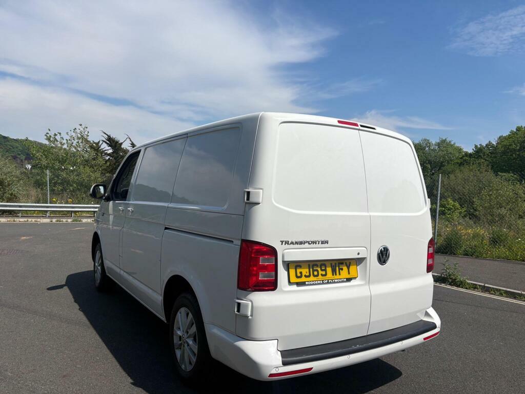 Volkswagen Transporter Mpv White #16