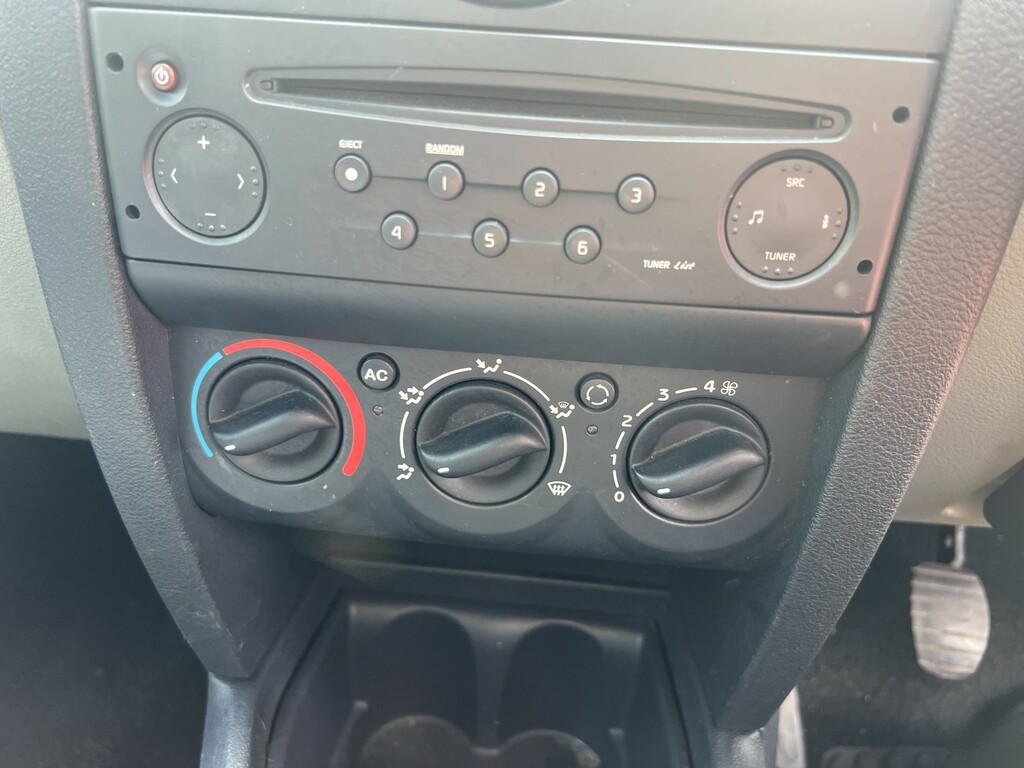 Renault Clio 1.1 Expression 16V White #25