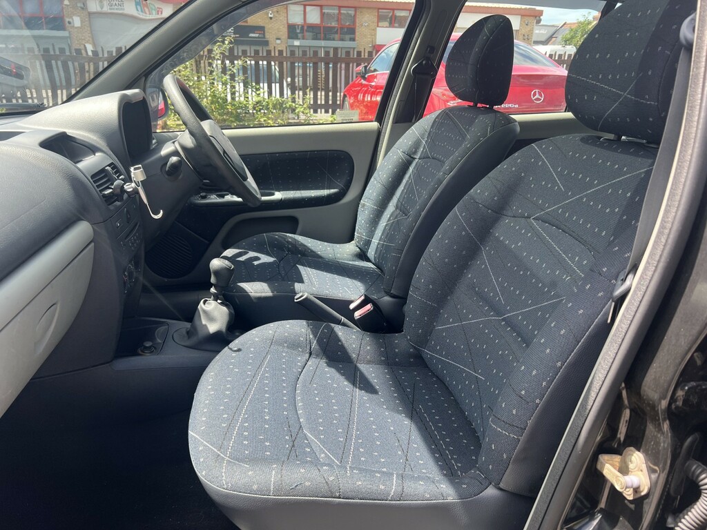 Renault Clio 1.1 Expression 16V White #10