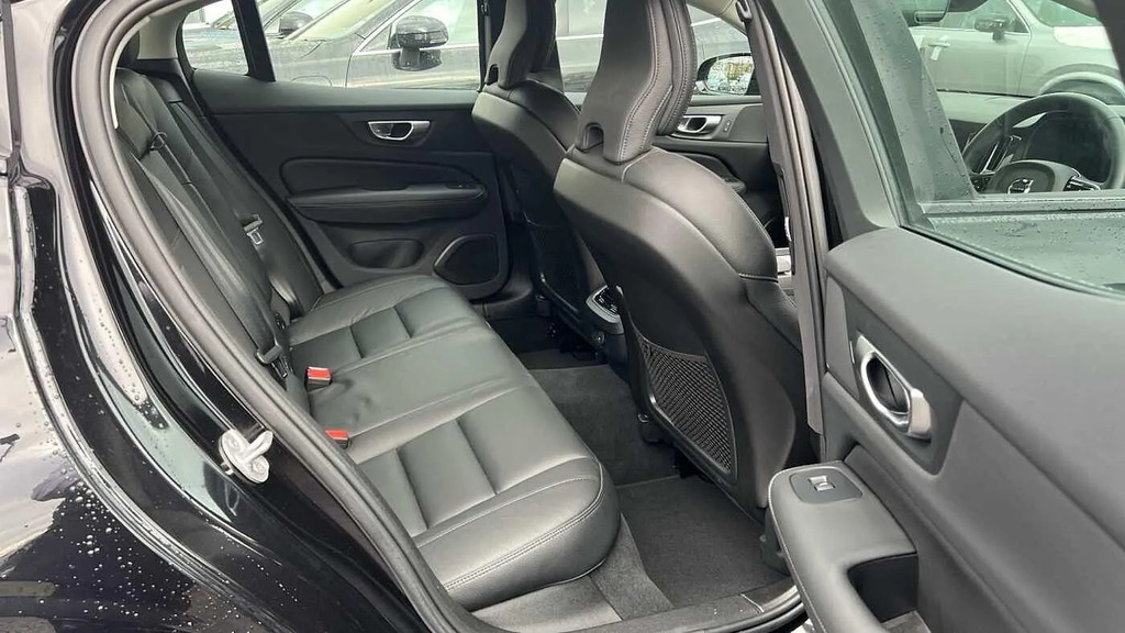 Volvo S60 2.0 B5p Plus Dark YF73MYZ #6